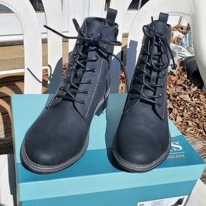 Cliffs by white mountain boots